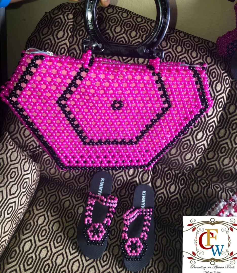 BEADED BAG DESIGN // PUTIR BAG DESIGN @puspitadey | Beaded bags, Beaded  boxes, Beaded crafts